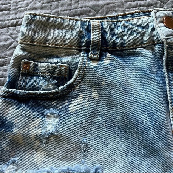 Zara Basic Z1975 Distressed Cuffed Denim Jean Shorts Size 2 Thrashed - Picture 2 of 10